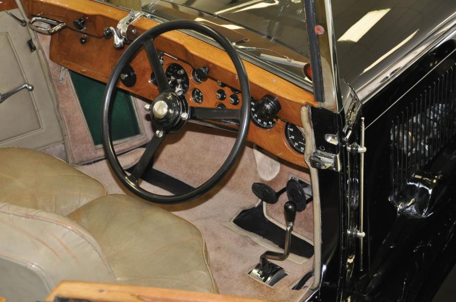 Интерьер Bentley 4&frac14;-Litre Drop Head Coupe 1937 года  (фото 3 из 6)